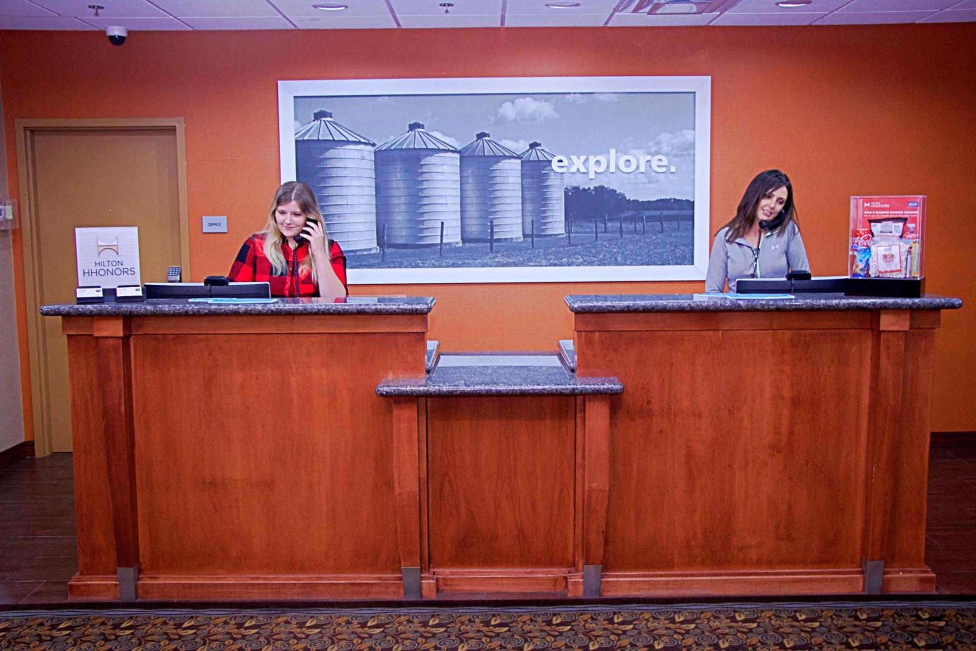 Hampton Inn Sidney Eksteriør bilde